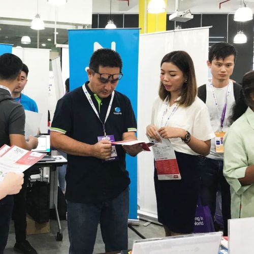 booth visitors eims 2019